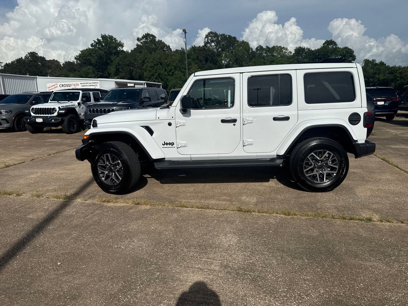 2025 Jeep Wrangler Sahara photo 2