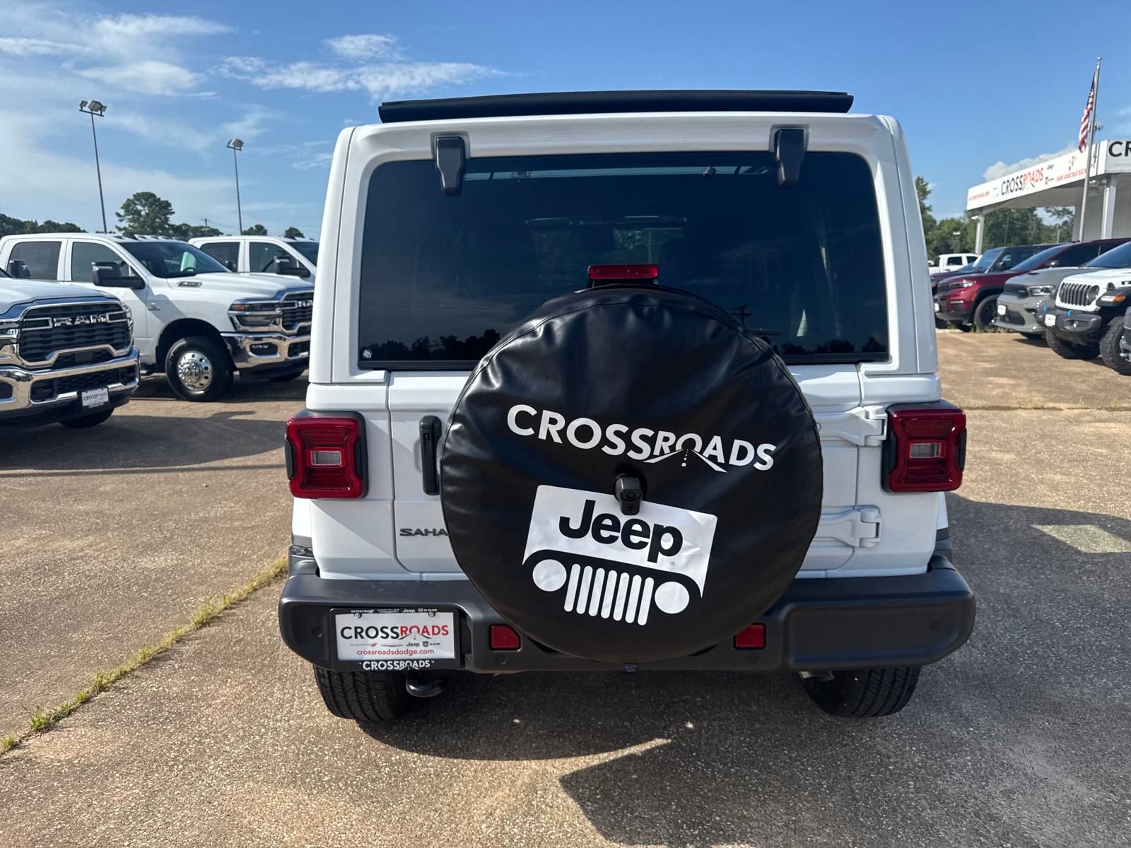 2025 Jeep Wrangler Sahara photo 4