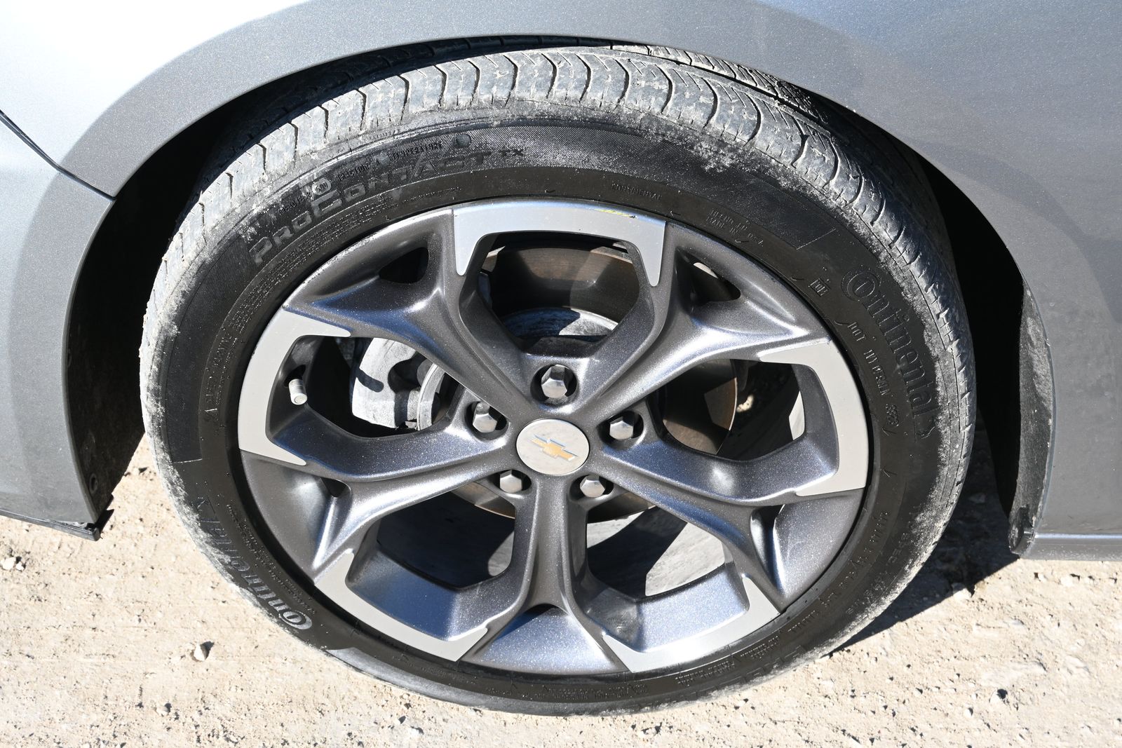 2024 Chevrolet Malibu 1LT photo 2