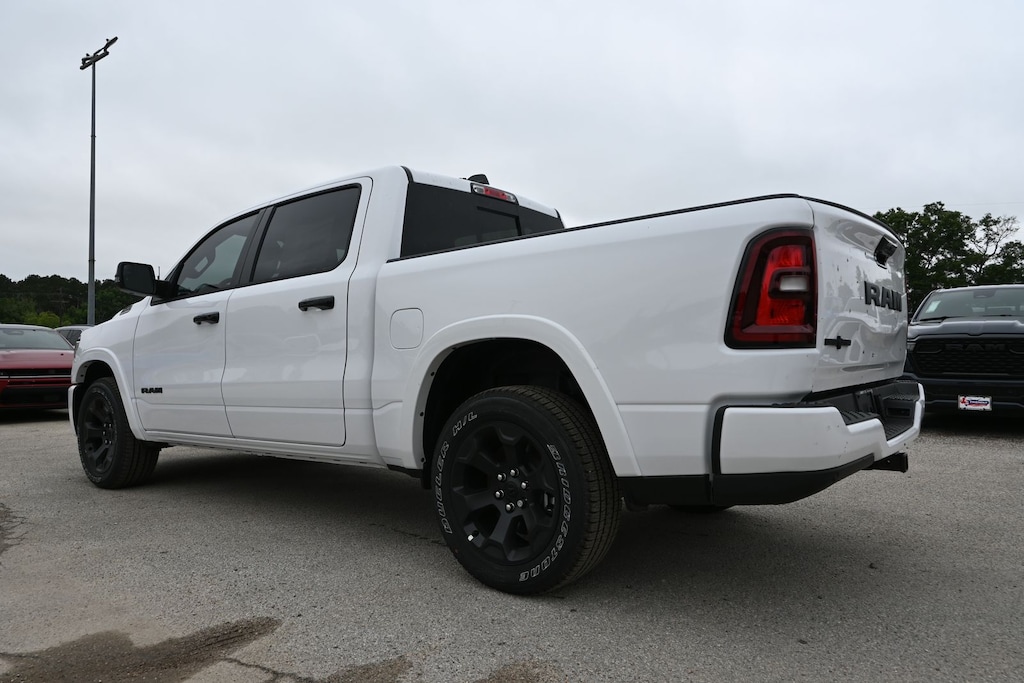 New 2026 Ram 1500 LONE STAR CREW CAB 4X2 5'7 BOX Pickup