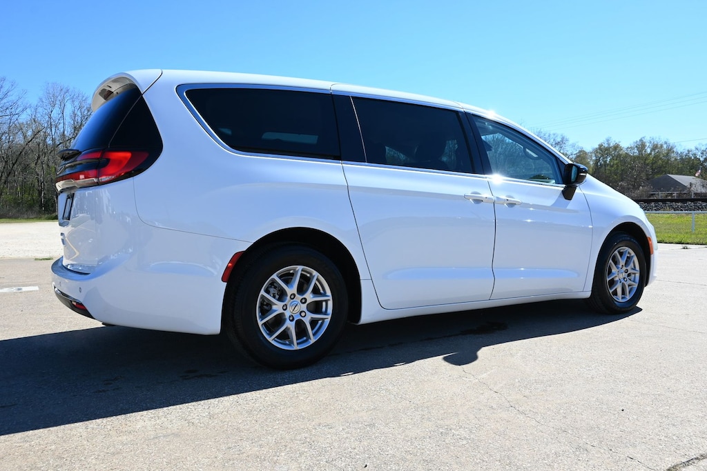 Used 2024 Chrysler Pacifica Touring L Van Passenger Van