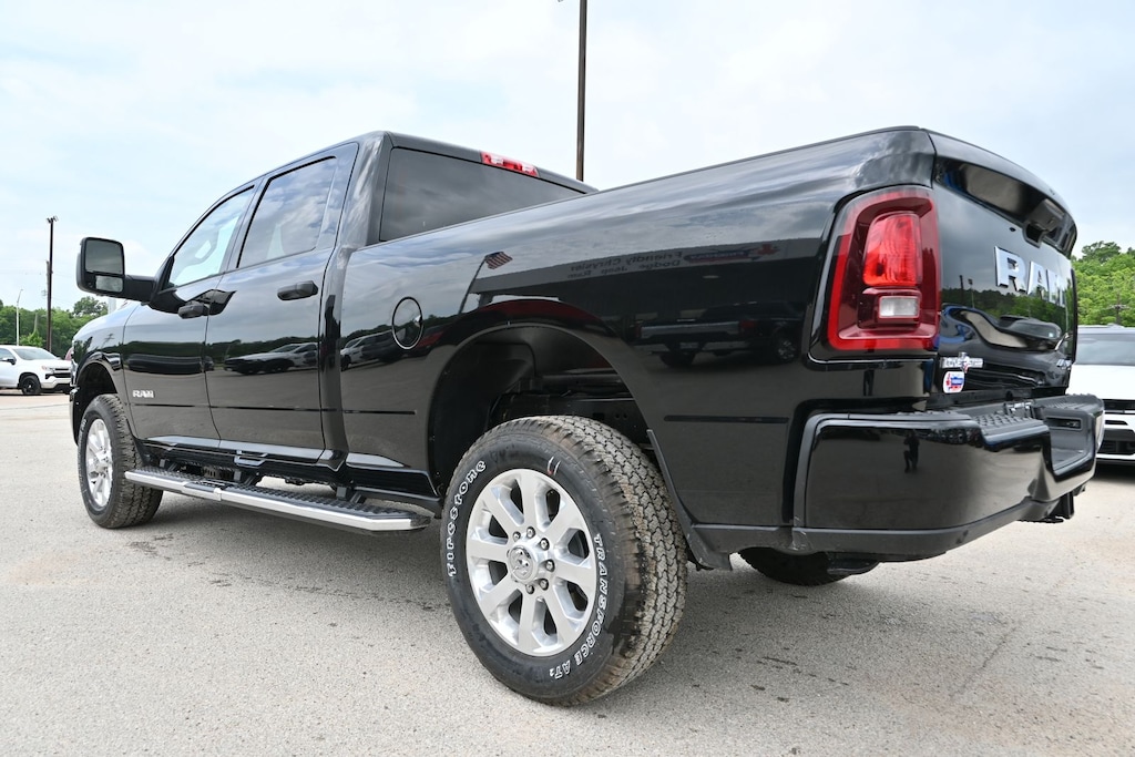New 2026 Ram 2500 LONE STAR CREW CAB 4X4 6'4 BOX Pickup