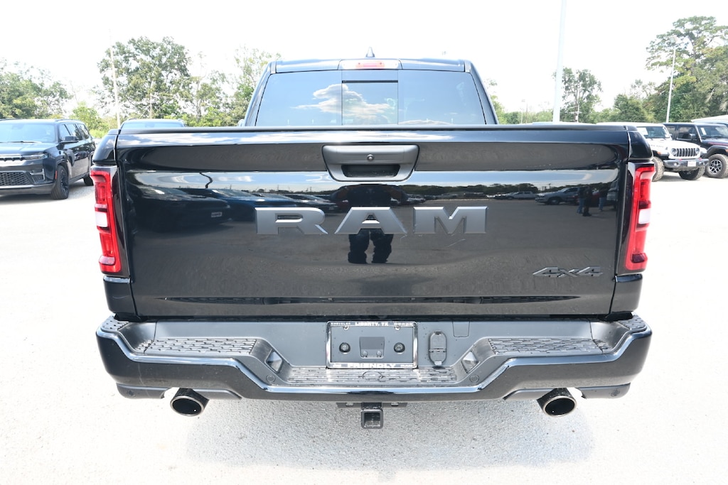 New 2027 Ram 1500 EXPRESS CREW CAB 4X4 5'7' BOX Pickup