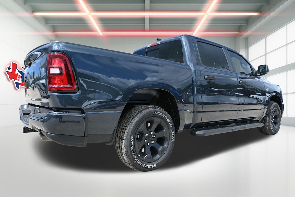 New 2026 Ram 1500 EXPRESS CREW CAB 4X4 5'7 BOX Pickup