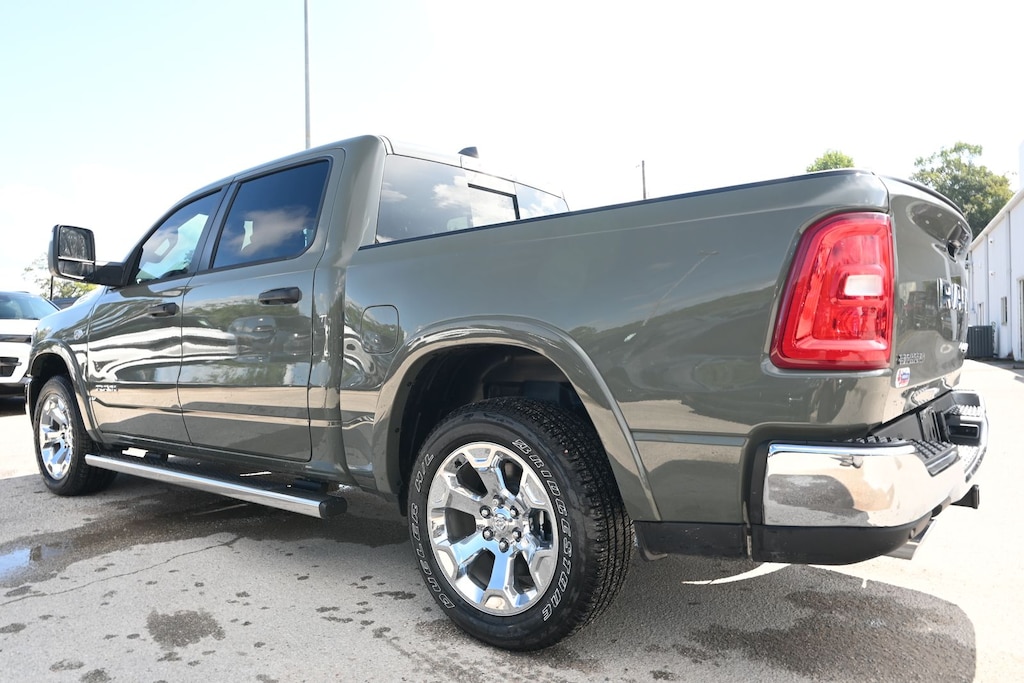 New 2026 Ram 1500 BIG HORN CREW CAB 4X4 5'7 BOX Pickup