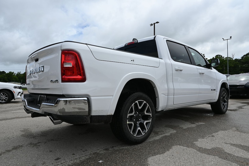 New 2026 Ram 1500 LARAMIE CREW CAB 4X4 5'7 BOX Pickup