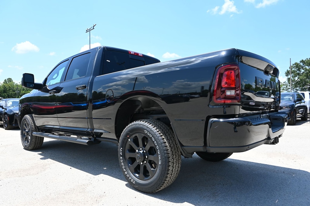 New 2026 Ram 2500 BLACK EXPRESS CREW CAB 4X4 6'4 BOX Pickup