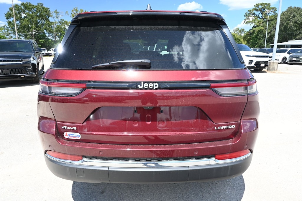 New 2026 Jeep Grand Cherokee LAREDO X 4X4 Sport Utility