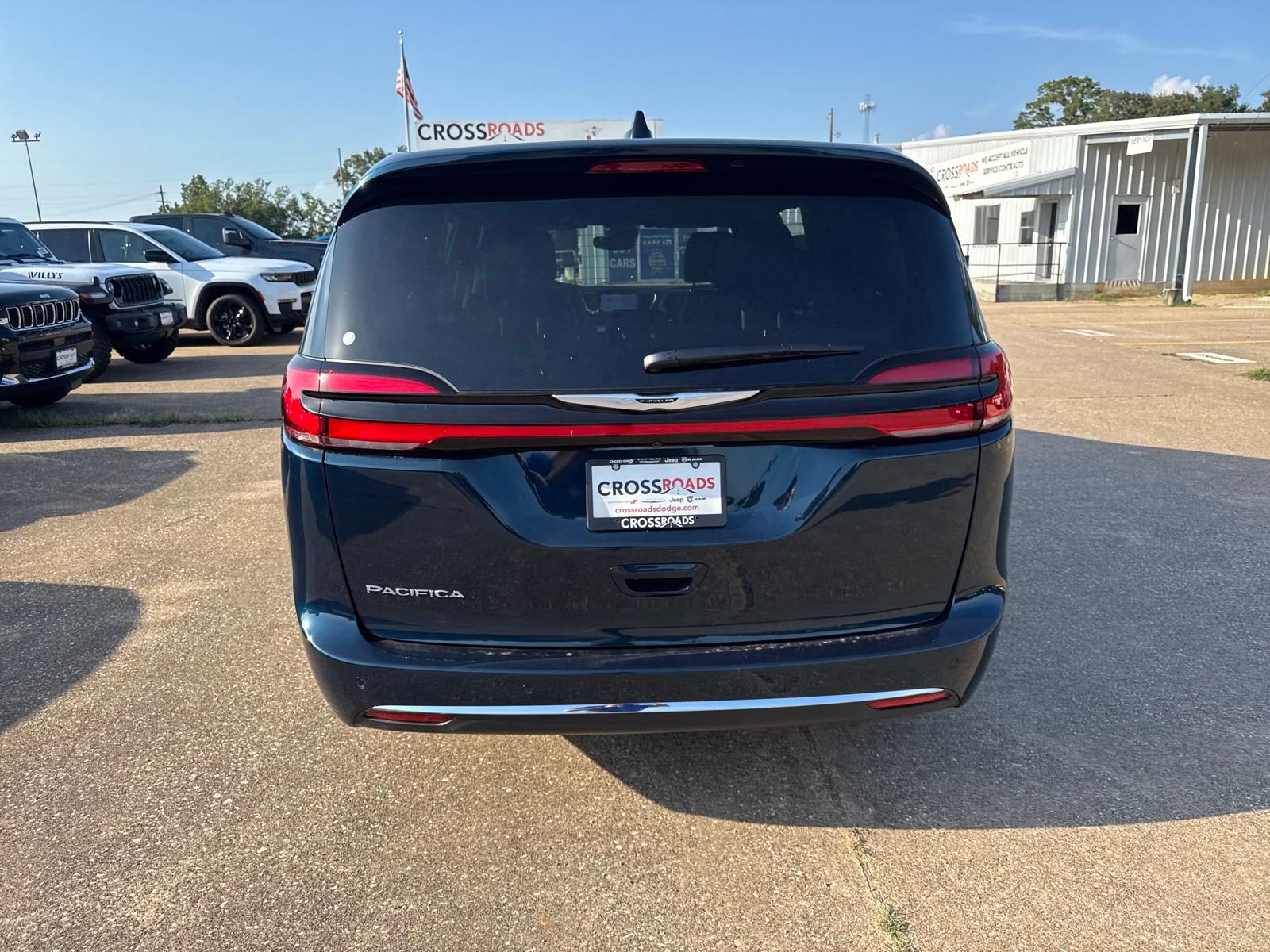 2025 Chrysler Pacifica photo 2