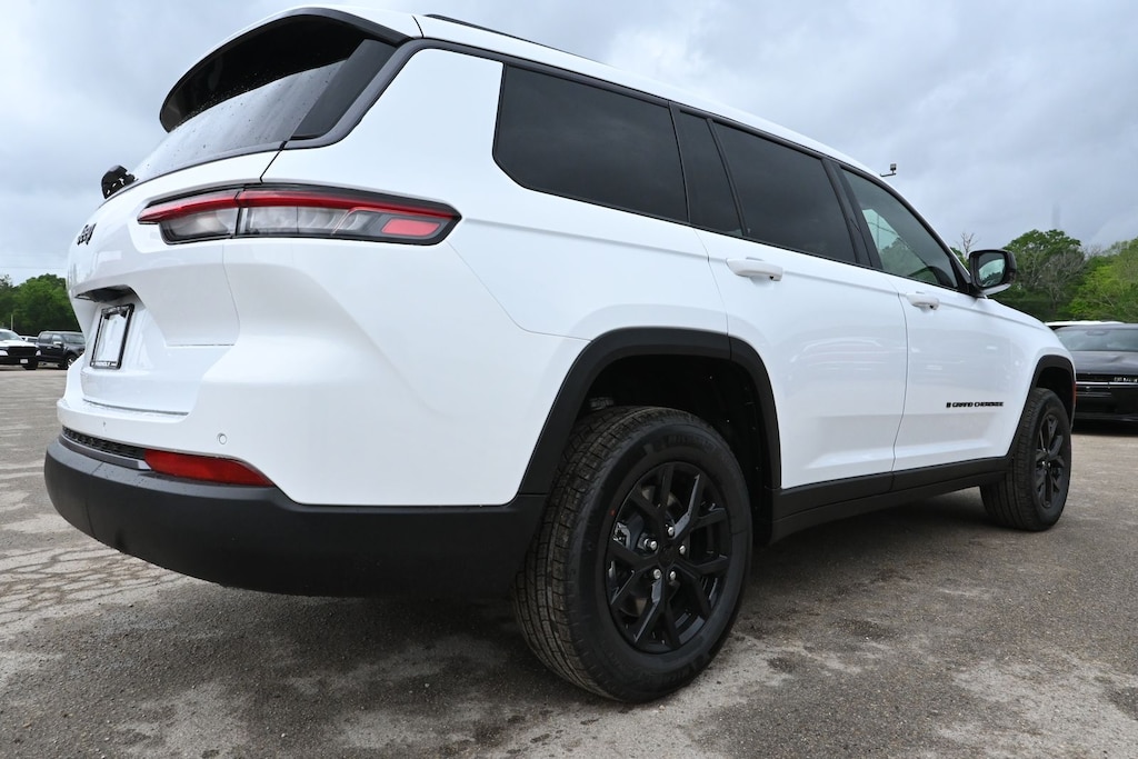 New 2026 Jeep Grand Cherokee L LAREDO ALTITUDE 4X2 Sport Utility