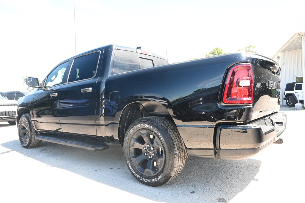 New 2027 Ram 1500 EXPRESS CREW CAB 4X4 5'7 BOX Pickup