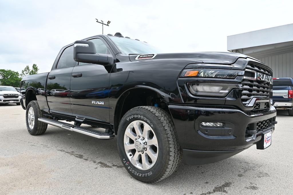 New 2026 Ram 2500 LONE STAR CREW CAB 4X4 6'4 BOX Pickup
