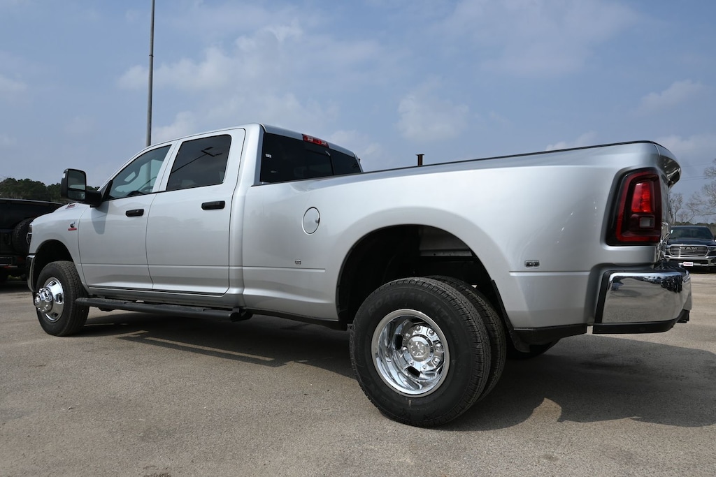 New 2026 Ram 3500 TRADESMAN CREW CAB 4X4 8' BOX Pickup