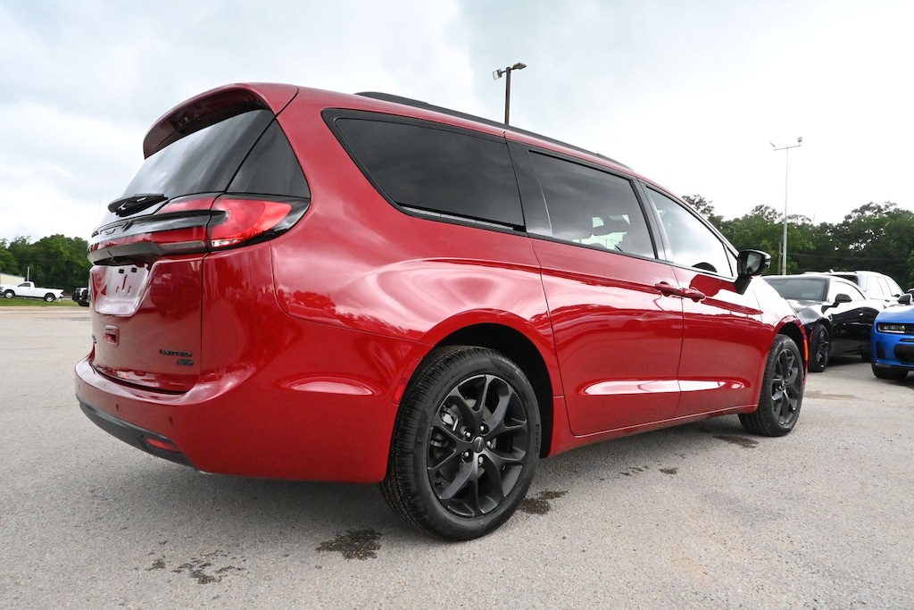 New 2027 Chrysler Pacifica LIMITED AWD Passenger Van