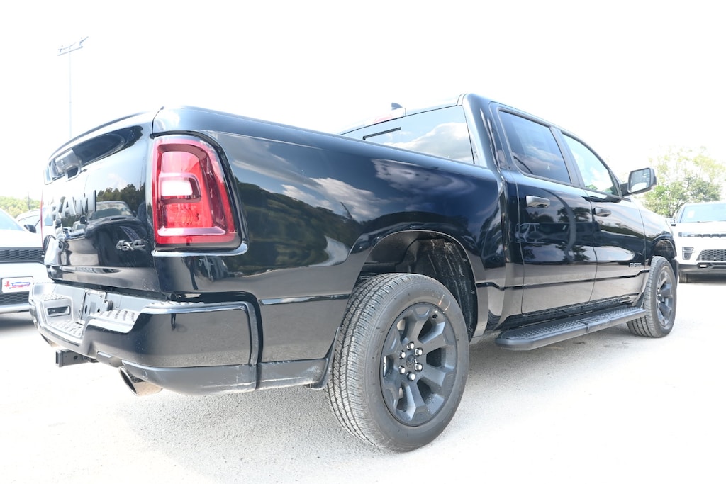 New 2027 Ram 1500 EXPRESS CREW CAB 4X4 5'7' BOX Pickup