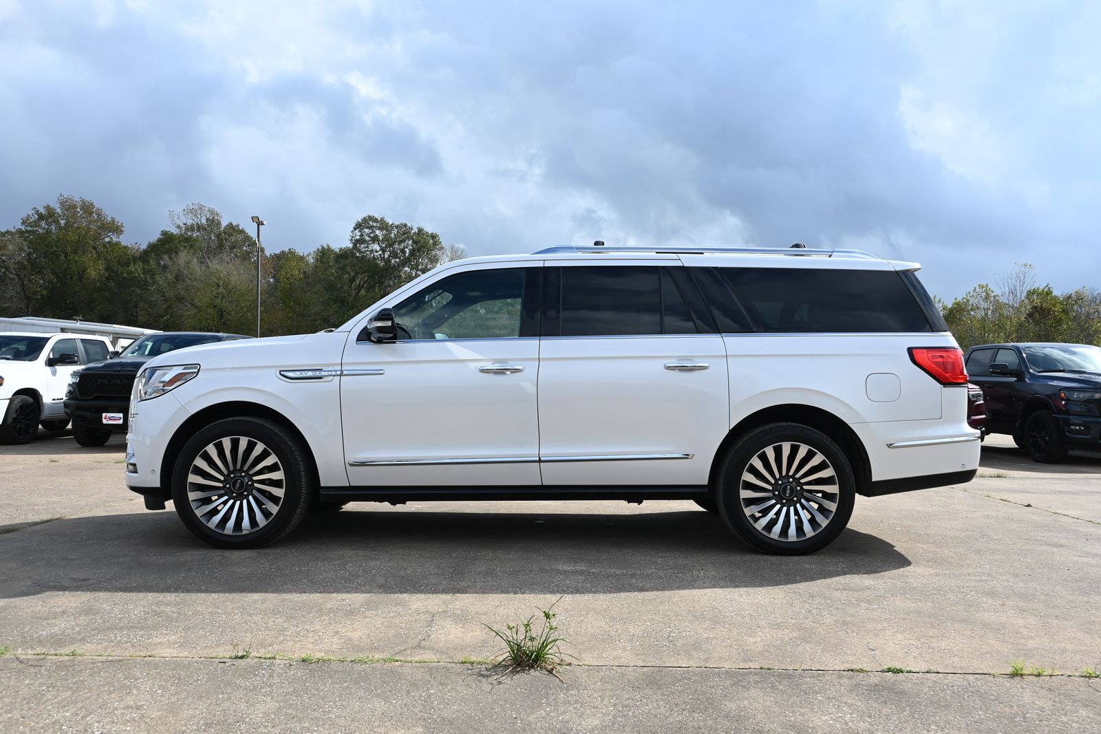 2019 Lincoln Navigator L Reserve photo 2