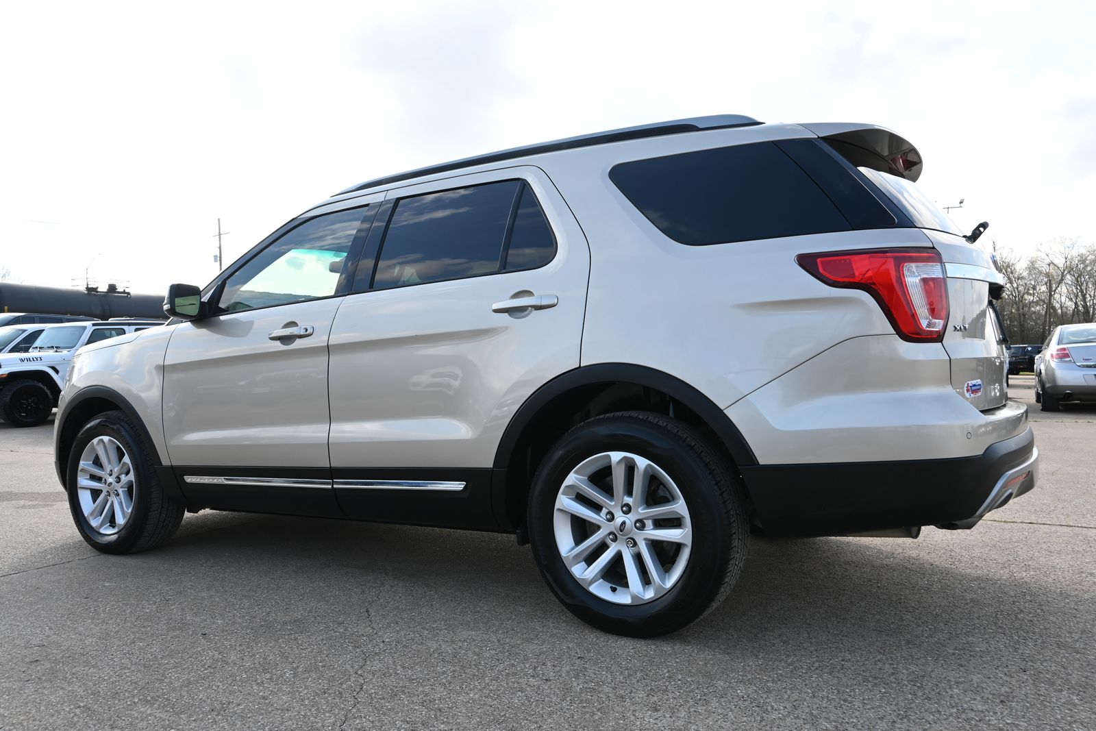 Used 2017 Ford Explorer XLT with VIN 1FM5K7D80HGB62346 for sale in Liberty, TX