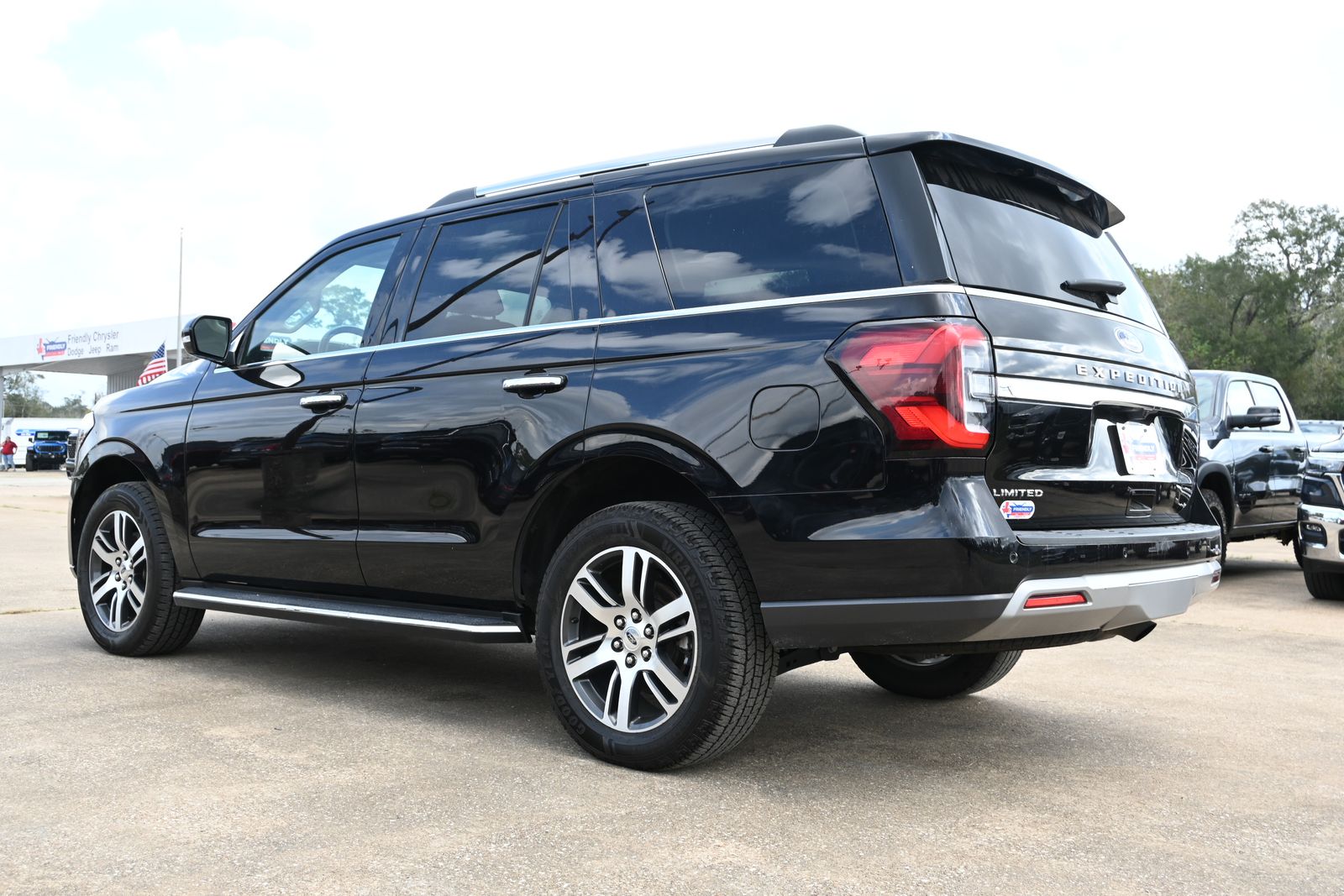 2023 Ford Expedition Limited photo 2