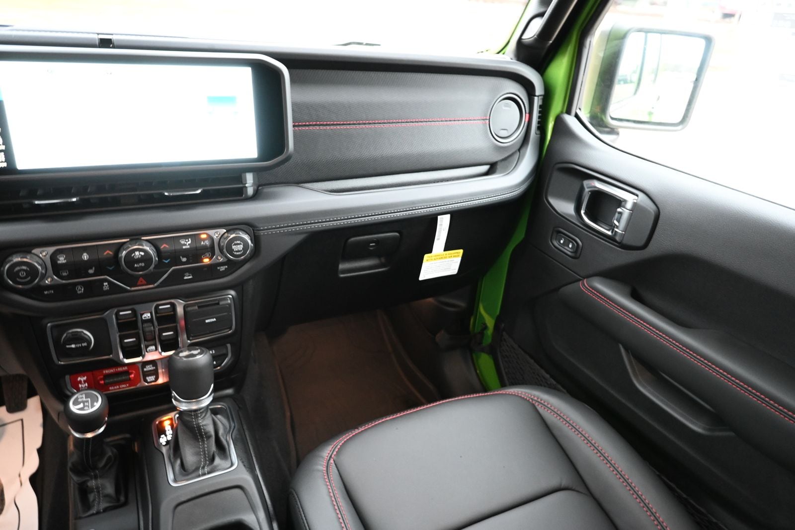 2025 Jeep Wrangler 4-Door Rubicon - Photo 16