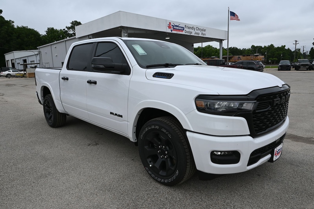 New 2026 Ram 1500 LONE STAR CREW CAB 4X2 5'7 BOX Pickup