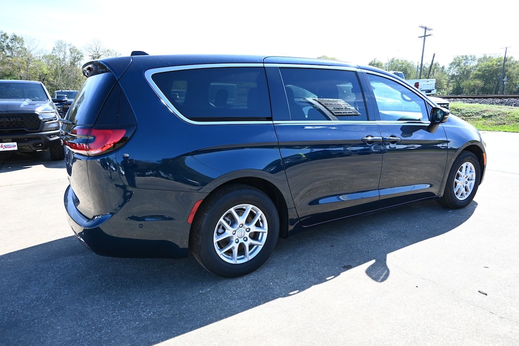 New 2025 Chrysler Pacifica SELECT Passenger Van