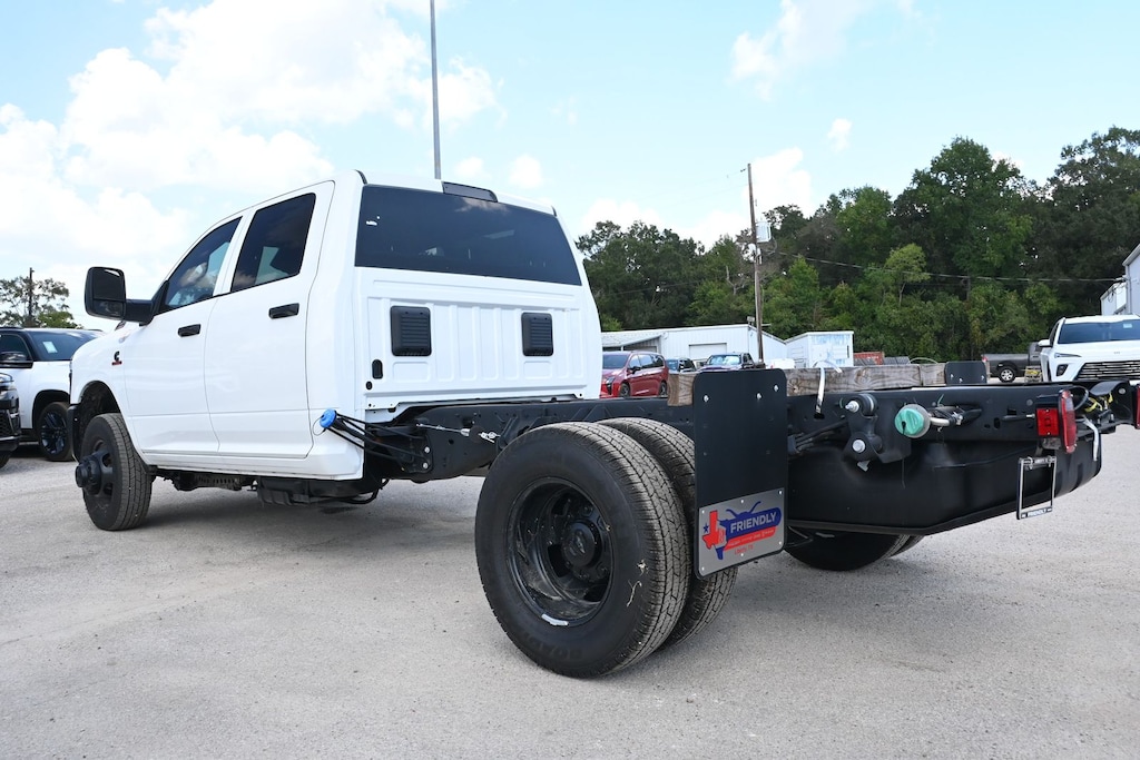 New 2026 Ram 3500 Chassis Cab TRADESMAN CREW 4X4 60' CA Pickup