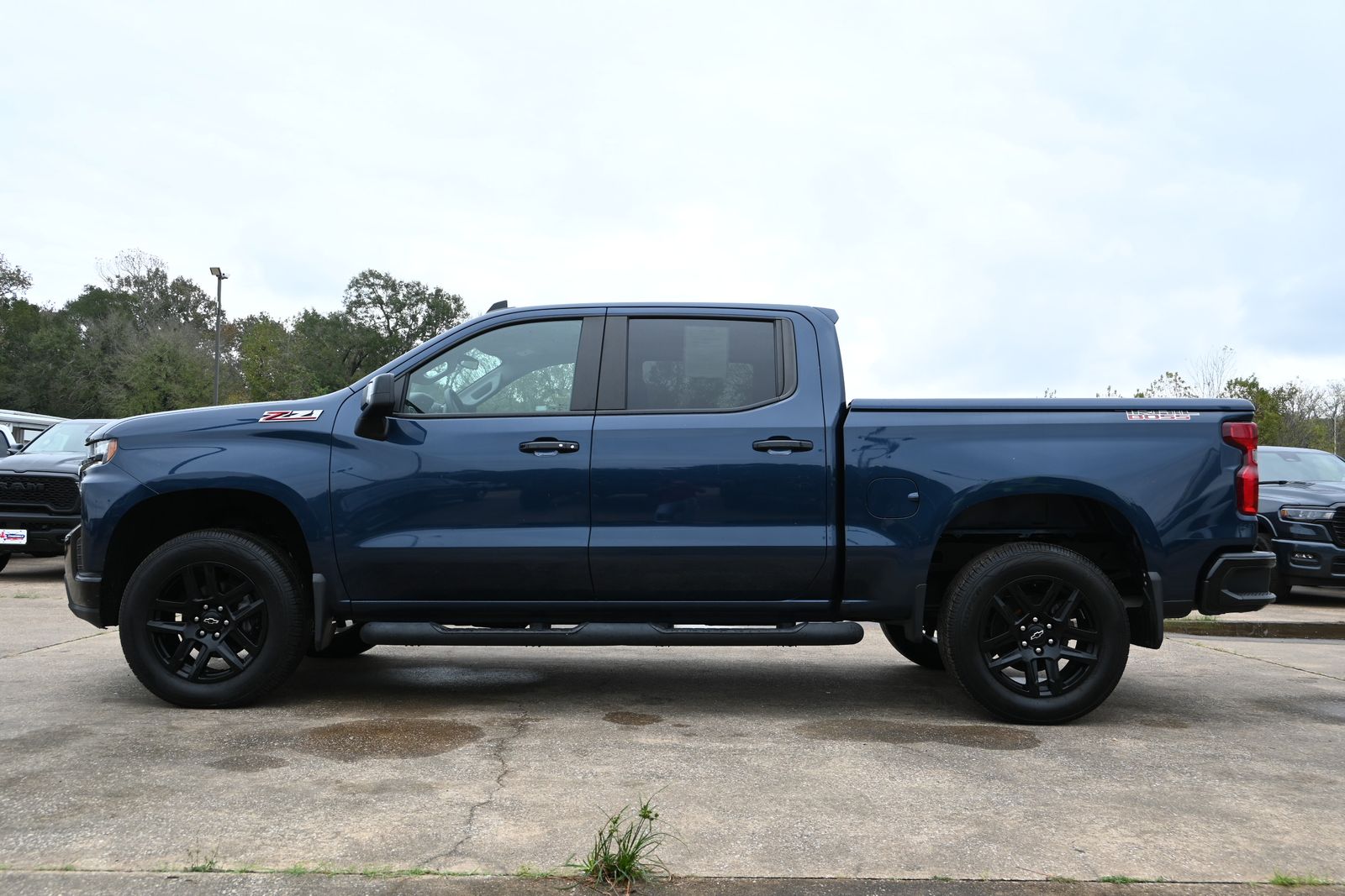 2022 Chevrolet Silverado 1500 LT Trail Boss photo 2
