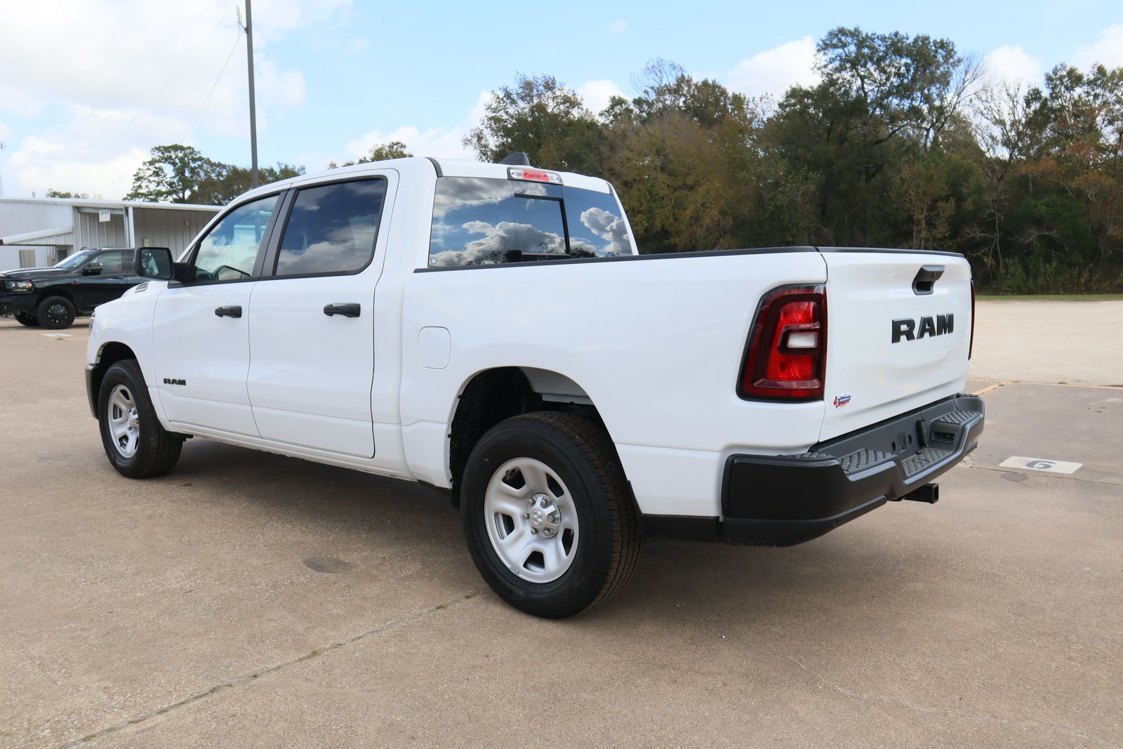 2025 Ram 1500 Tradesman photo 3