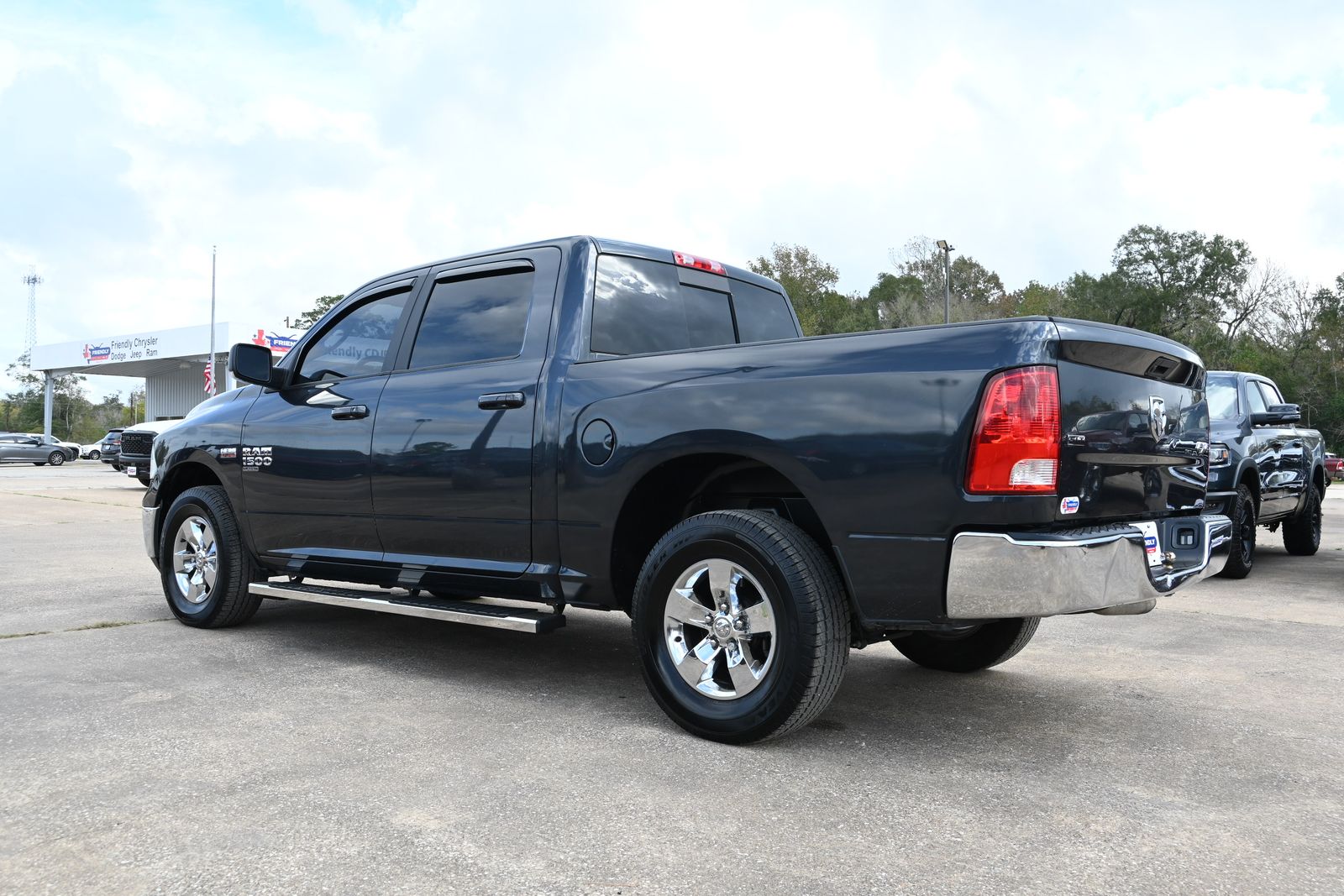 2020 Ram 1500 Classic SLT photo 3