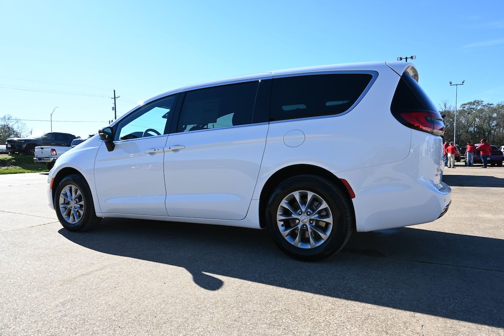 New 2026 Chrysler Pacifica SELECT AWD Passenger Van