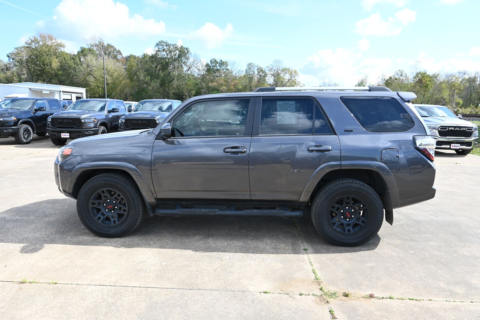 2023 Toyota 4Runner SR5 photo 2