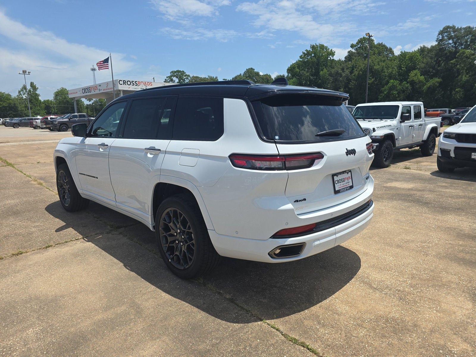 2025 Jeep Grand Cherokee L Summit photo 3