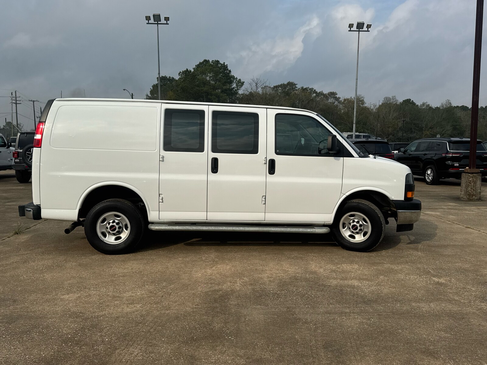 2023 Gmc Savana 2500 Cargo photo 3