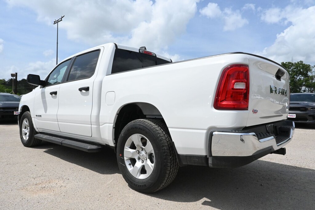 New 2026 Ram 1500 TRADESMAN CREW CAB 4X4 5'7 BOX Pickup