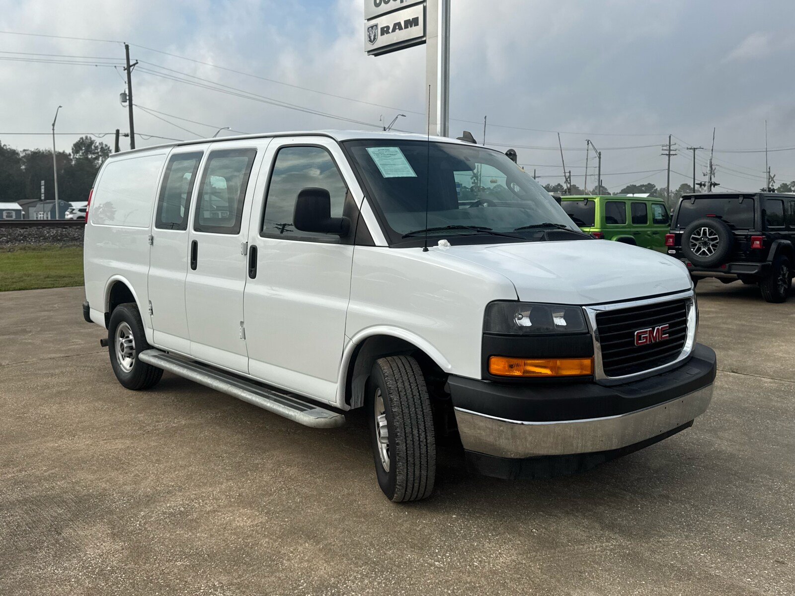 2023 Gmc Savana 2500 Cargo photo 4