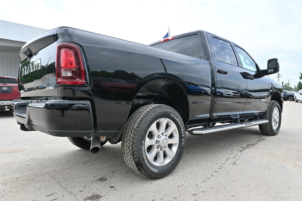 New 2026 Ram 2500 LONE STAR CREW CAB 4X4 6'4 BOX Pickup