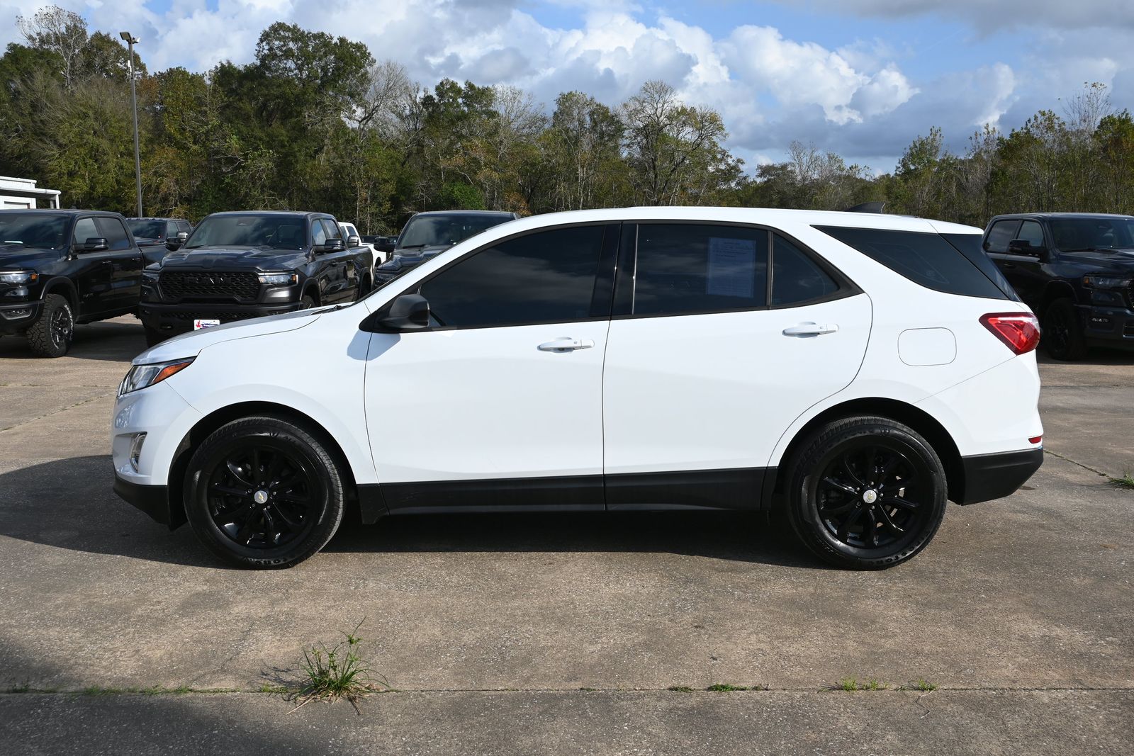 2018 Chevrolet Equinox LS photo 2