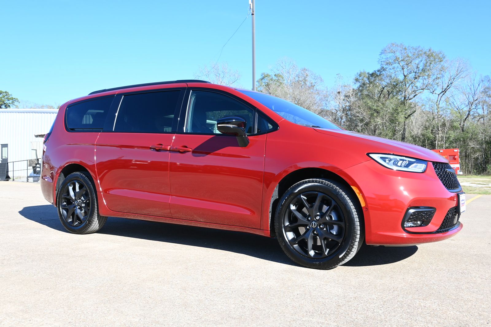 2026 Chrysler Pacifica Select's photo