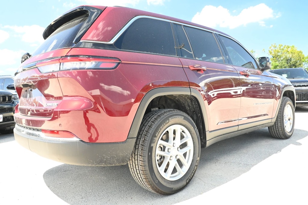 New 2026 Jeep Grand Cherokee LAREDO X 4X4 Sport Utility