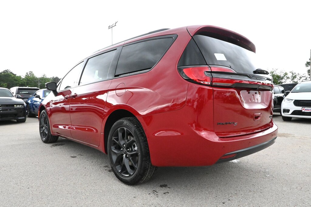 New 2027 Chrysler Pacifica LIMITED AWD Passenger Van