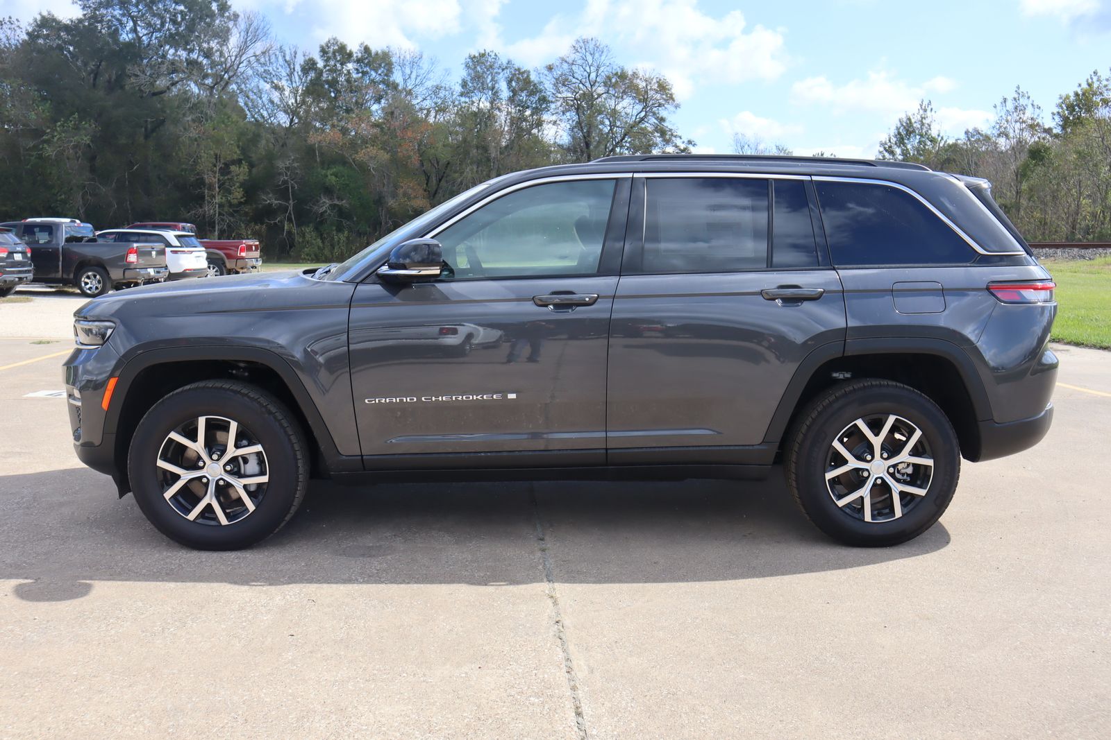 2025 Jeep Grand Cherokee Limited photo 3