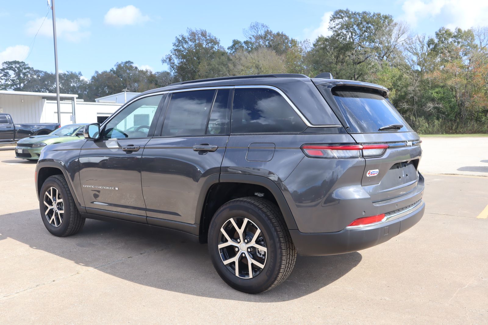 2025 Jeep Grand Cherokee Limited photo 4