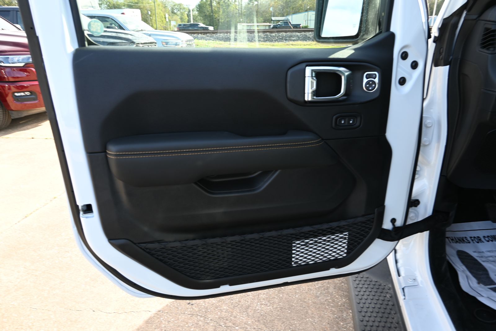 2025 Jeep Wrangler 4-Door Sahara - Photo 8