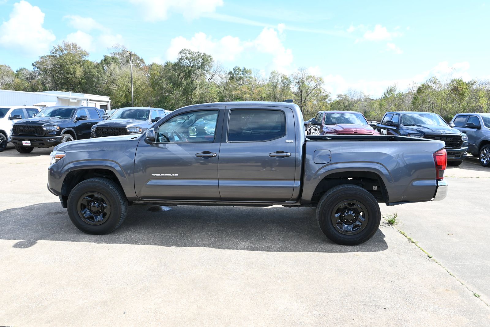 2022 Toyota Tacoma SR photo 2