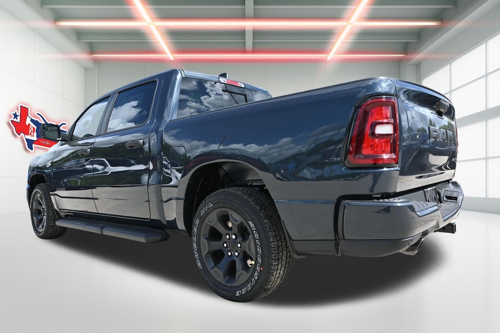 New 2026 Ram 1500 EXPRESS CREW CAB 4X4 5'7 BOX Pickup