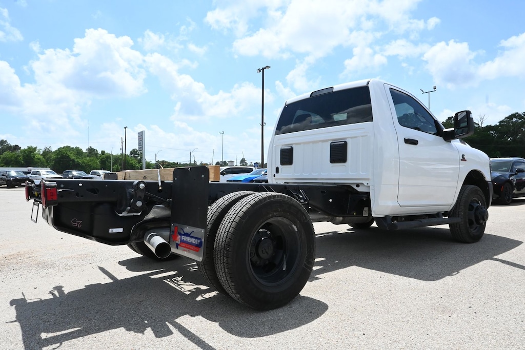 New 2026 Ram 3500 TRADESMAN CHASSIS REGULAR CAB 4X4 60' CA Pickup