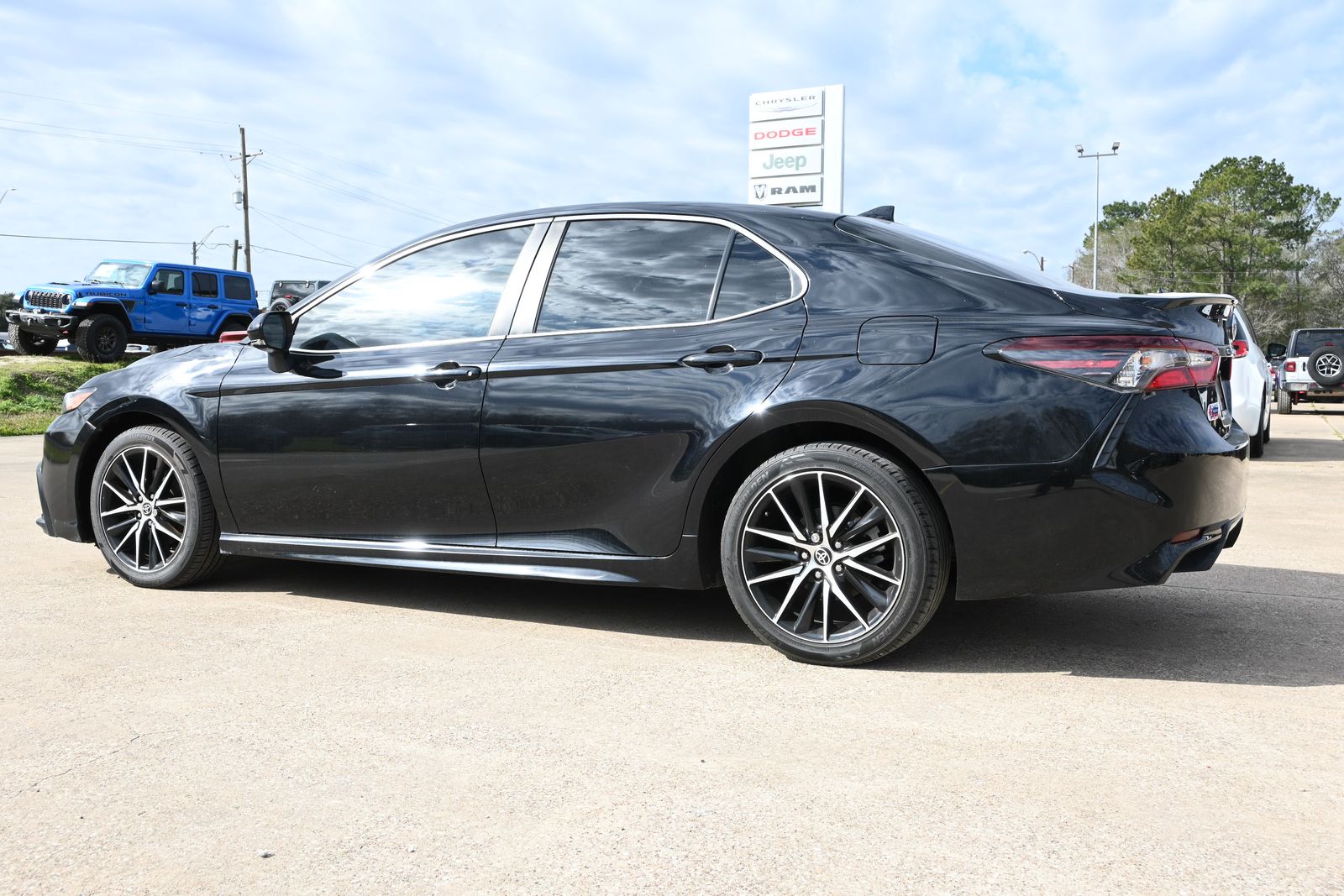 Used 2023 Toyota Camry SE with VIN 4T1G11AK6PU764192 for sale in Liberty, TX