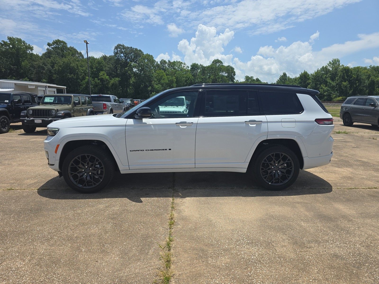 2025 Jeep Grand Cherokee L Summit photo 2