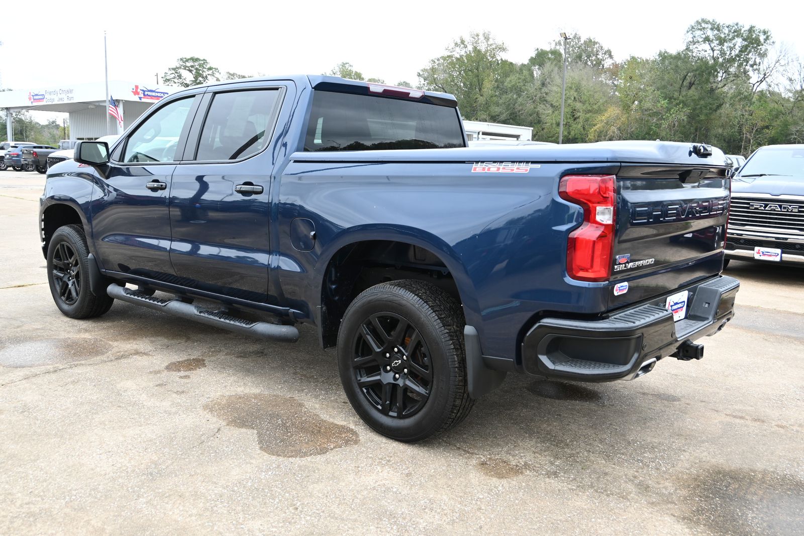 2022 Chevrolet Silverado 1500 LT Trail Boss photo 3