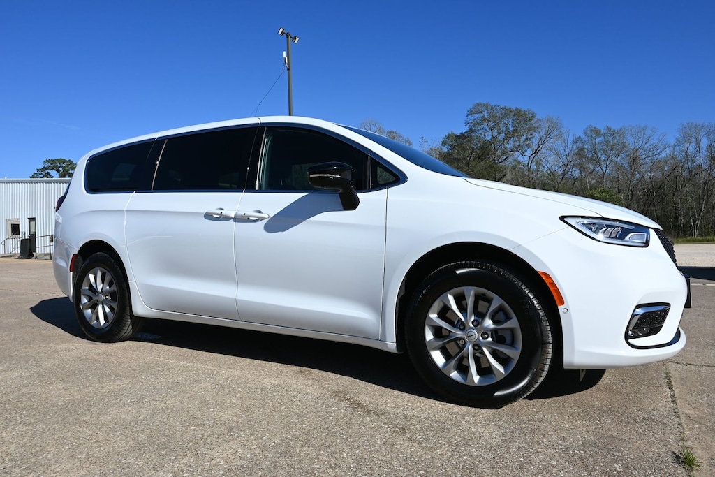 New 2026 Chrysler Pacifica SELECT AWD Passenger Van